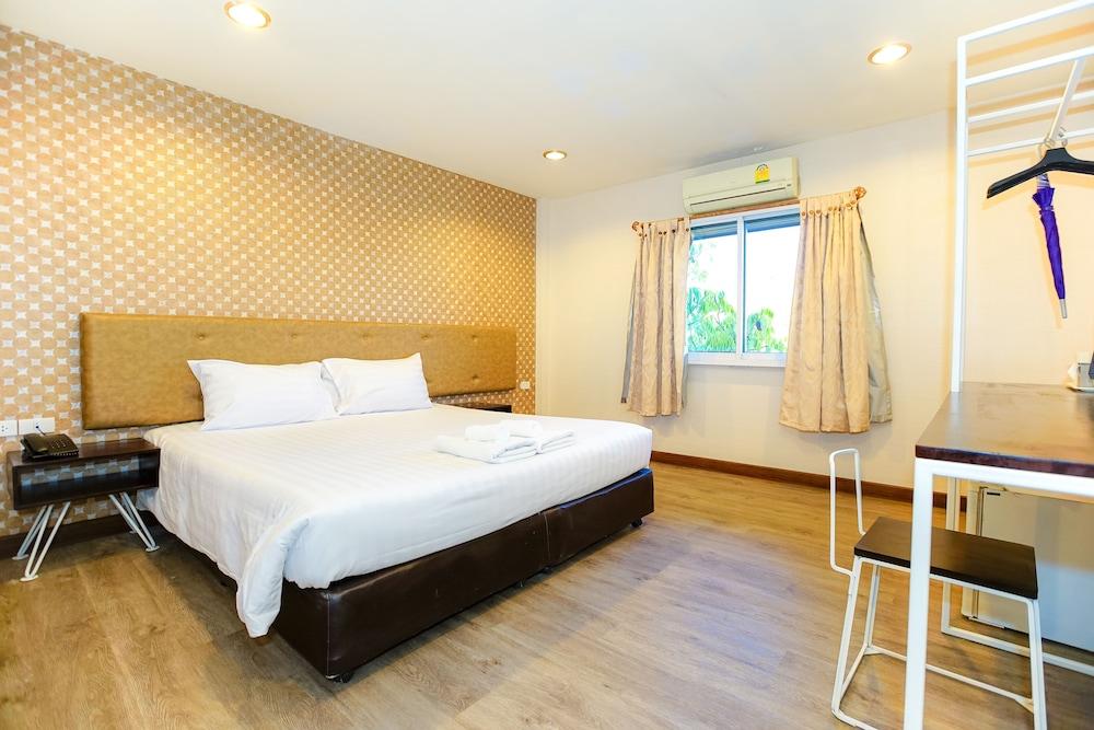 Hotel Parasol Old Chiang Mai
